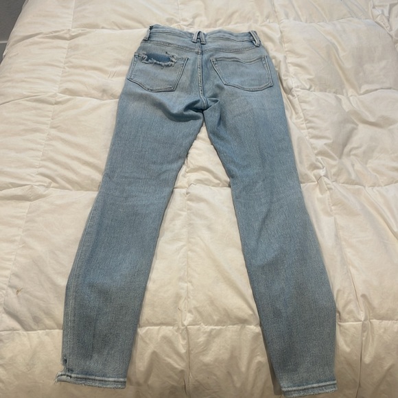 Good American light wash skinny jeans size 26. Very comfortable and stretchy. - Picture 4 of 8
